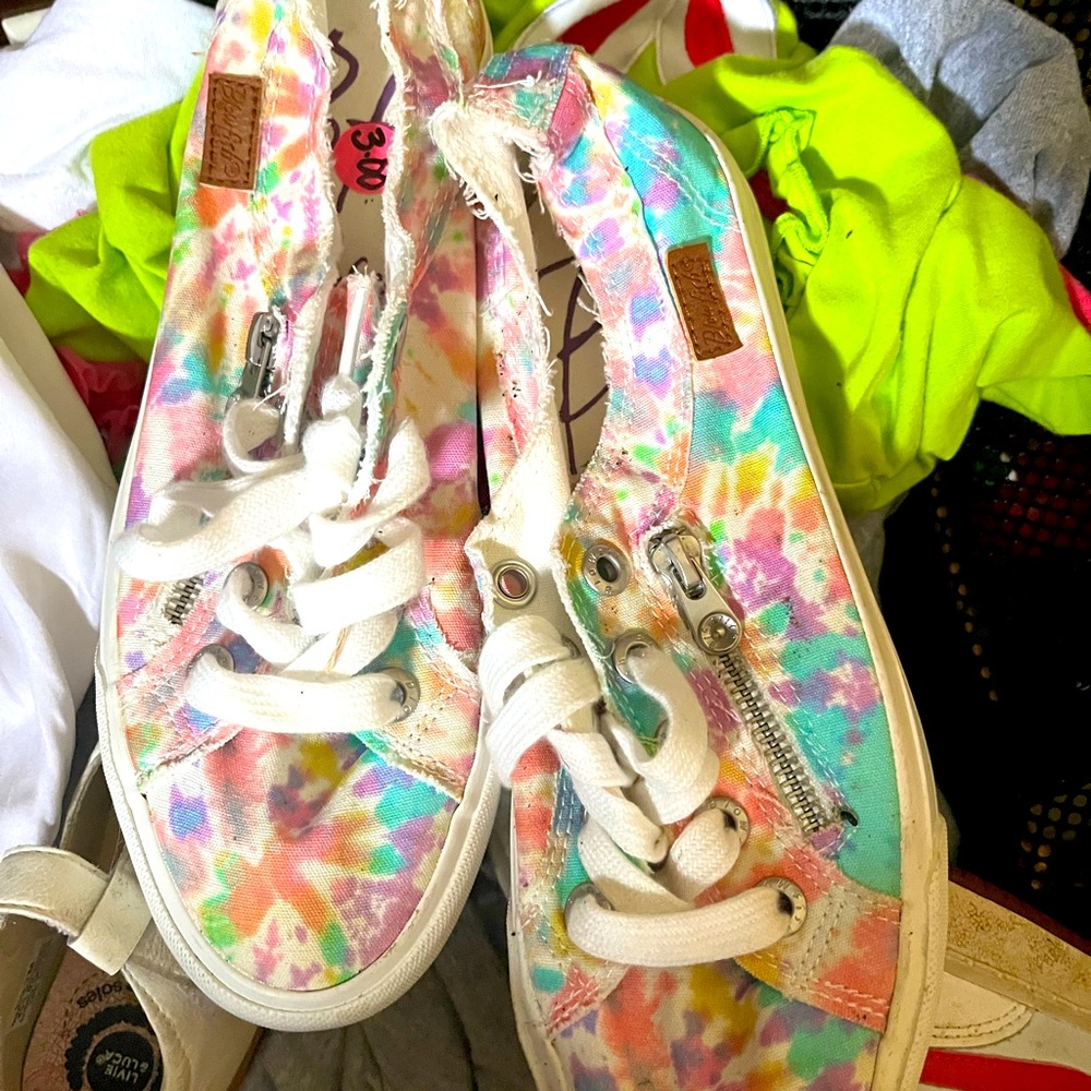 Tide Die Sneakers